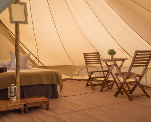 hotel-bell-tent-super_bell_tent-beds-table-chairs